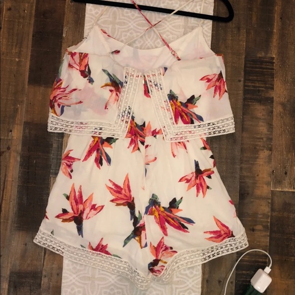 FLORAL ROMPER - Picture 2 of 3